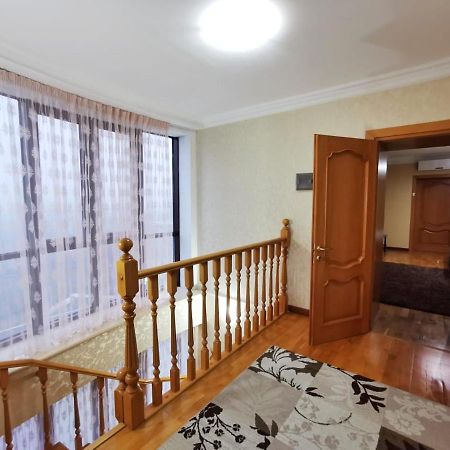 Penthouse With 3-Bedrooms Almaty Bagian luar foto
