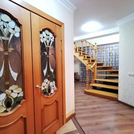 Penthouse With 3-Bedrooms Almaty Bagian luar foto