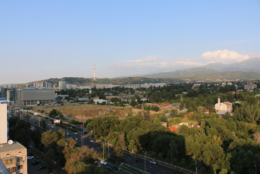 Penthouse With 3-Bedrooms Almaty Bagian luar foto