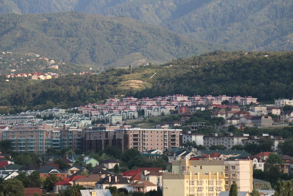 Penthouse With 3-Bedrooms Almaty Bagian luar foto
