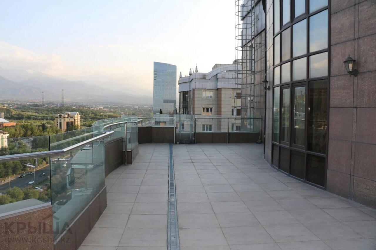 Penthouse With 3-Bedrooms Almaty Bagian luar foto