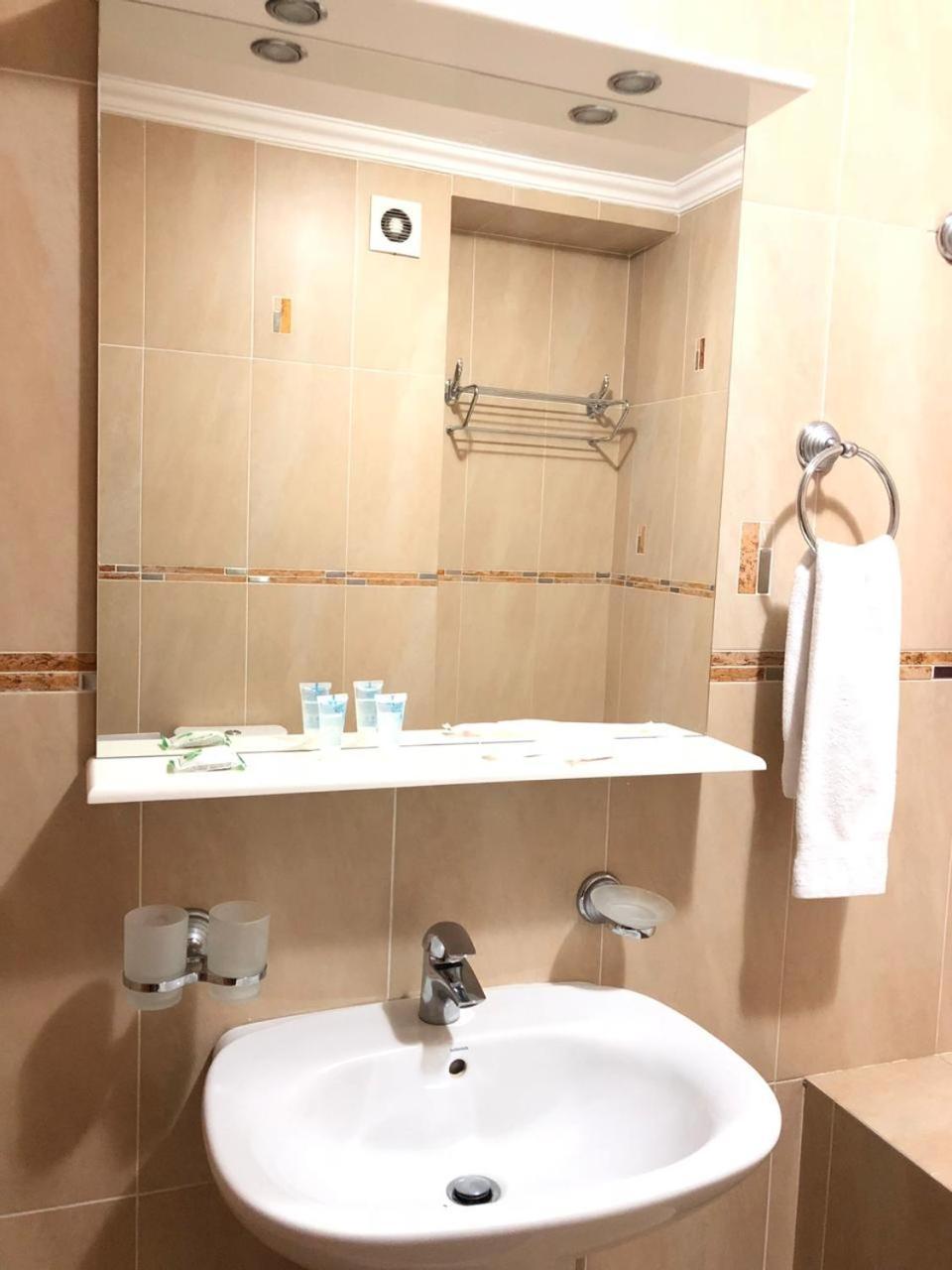 Penthouse With 3-Bedrooms Almaty Bagian luar foto