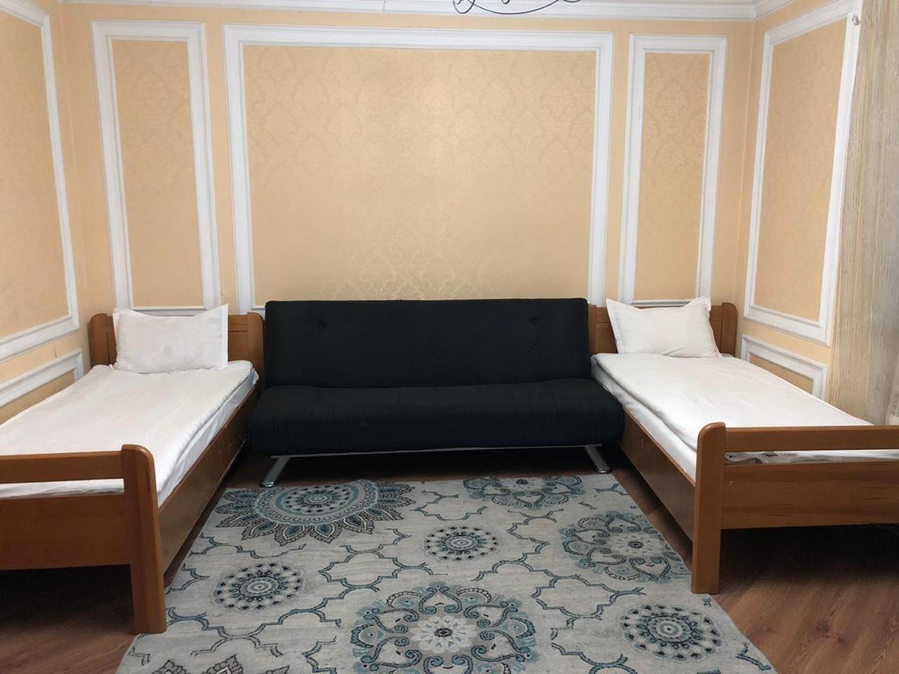 Penthouse With 3-Bedrooms Almaty Bagian luar foto