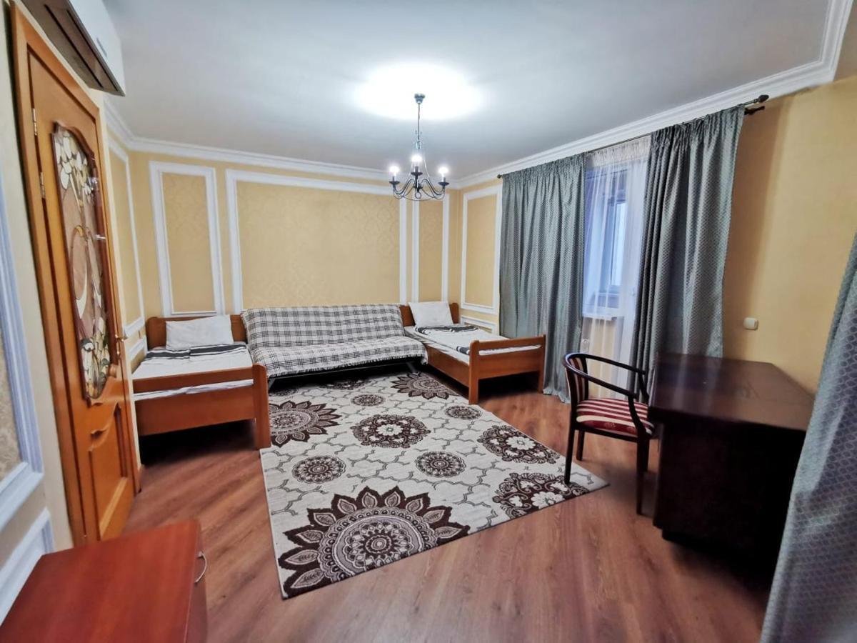 Penthouse With 3-Bedrooms Almaty Bagian luar foto