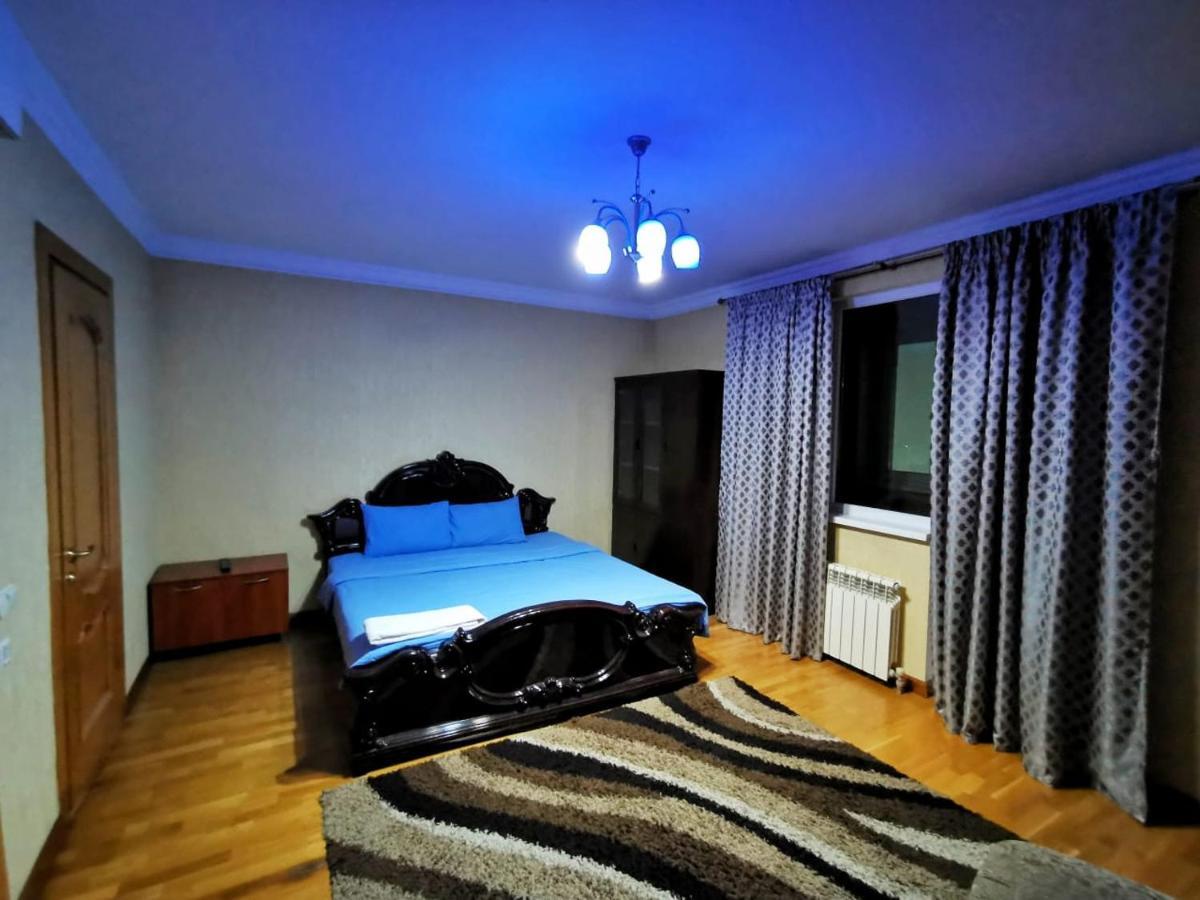 Penthouse With 3-Bedrooms Almaty Bagian luar foto