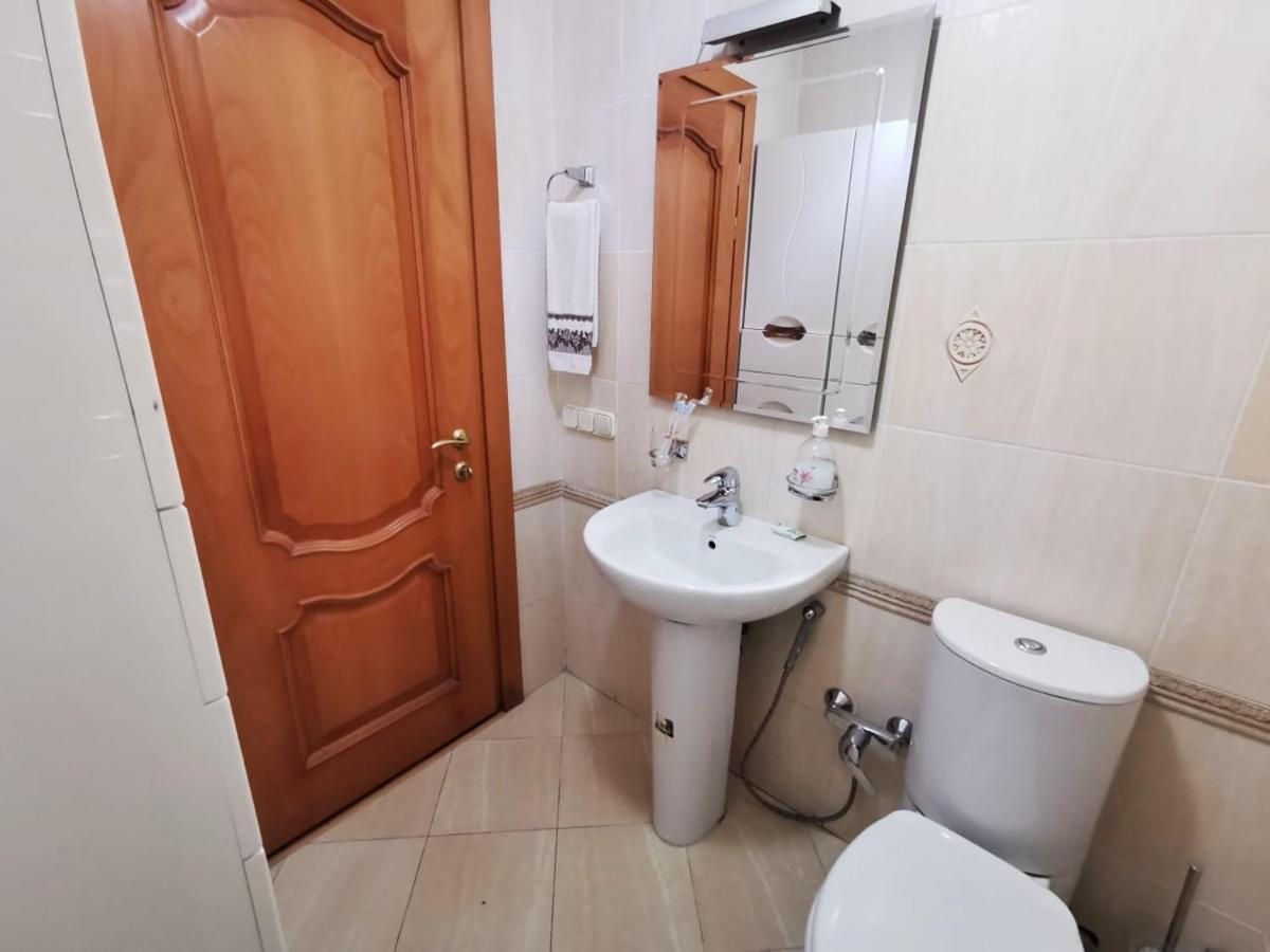 Penthouse With 3-Bedrooms Almaty Bagian luar foto